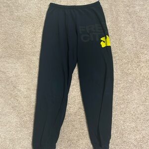 Women’s black freecity sweatpants small